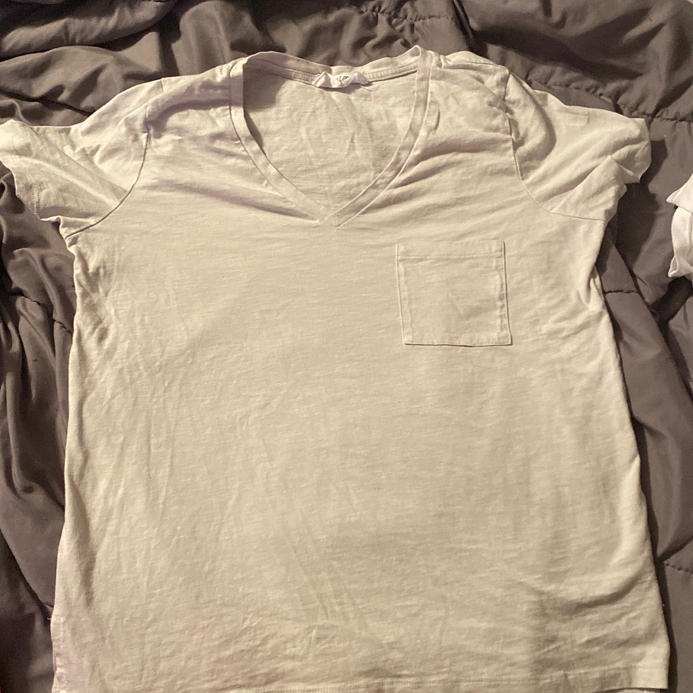 V neck t shirt size large but cut small